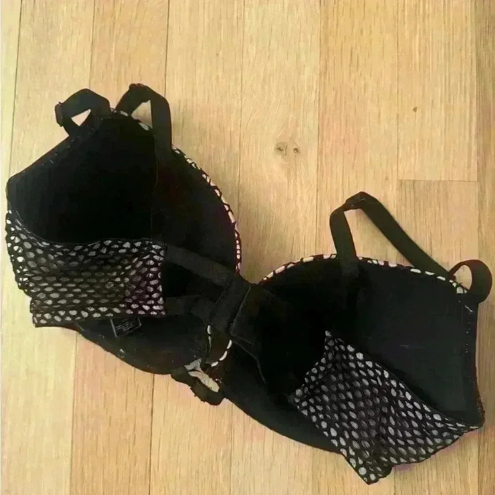 Lacy Bra - Picture 2 of 3